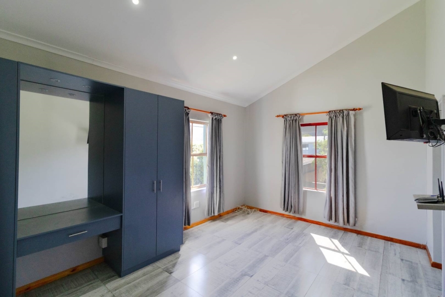 4 Bedroom Property for Sale in Sandbaai Western Cape